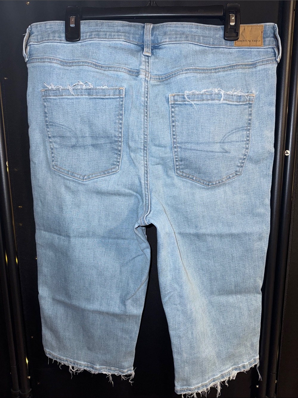 American Eagle Outfitters Light Wash Capri Jeans